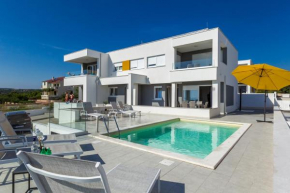 Pool Apartments Villas Banta A